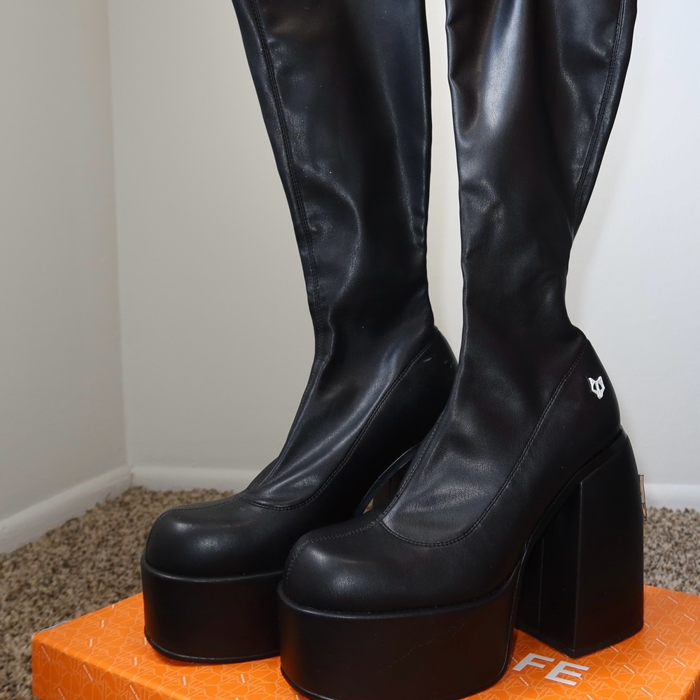 Stylish Black Platform Boots